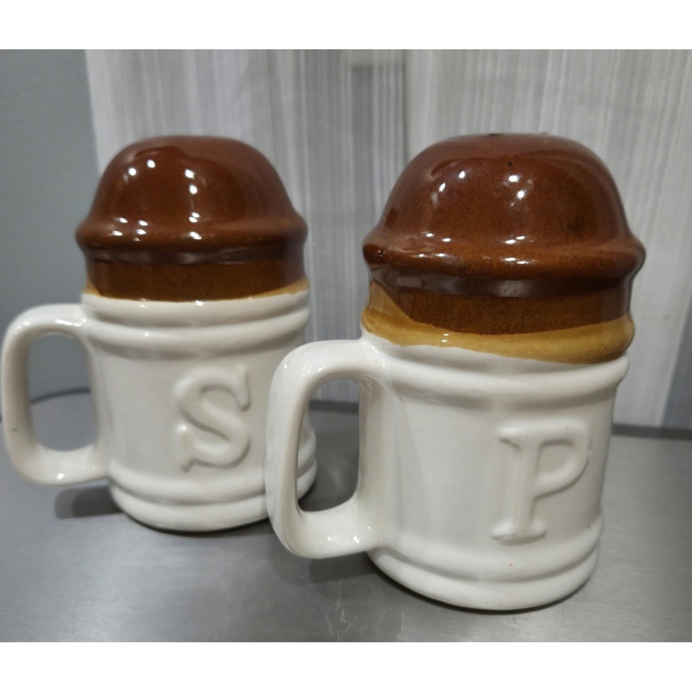 VINTAGE Ceramic Salt and Pepper Shaker Set Pottery Large Shakers‎ with Handles